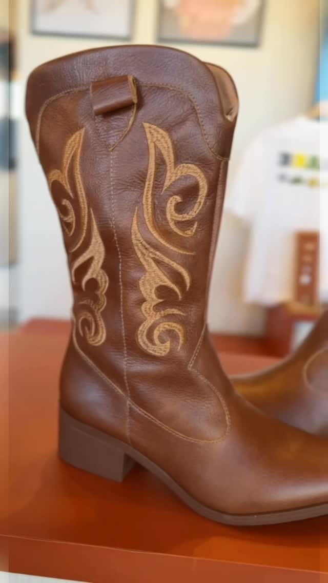 Bota western café
